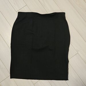 Womens black skirt sz 14 gold zipper slit left bottom plus size